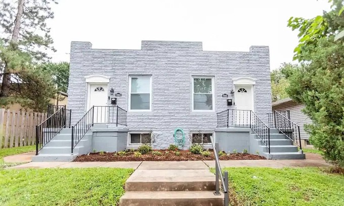 St. Louis House | Cozy townhome in Central St. Louis
