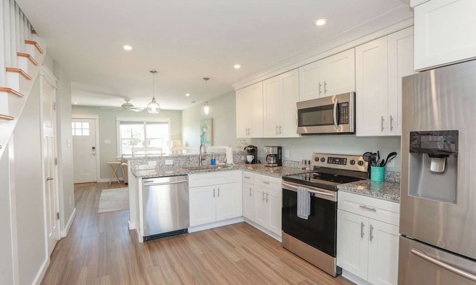 Chic's Beach Apartment | Sojourn's Sea Views with Balcony Sleeps 4