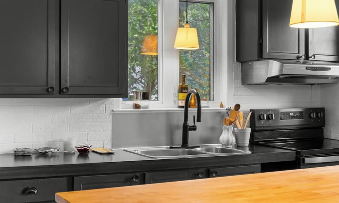 Vieux-Limoilou House | Rurality in the Hearth of the City (Free parking, 15 min from Old Qc)