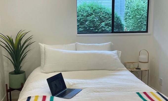 Central Lonsdale Apartment | Clean, quiet, stylish suite for rent. Walking distance to Lions Gate Hospital!