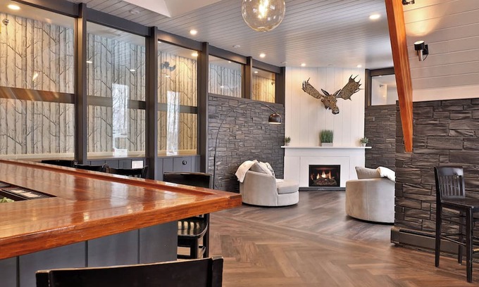 Killington Cabin | The Birch Ridge #10 - Blue Velvet Room, a cozy boutique hotel in the heart of Killington, Vermont.