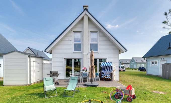 Olpenitz House | OlpeKids - infrared sauna, fireplace, bathtub, shower, terrace, beach chair
