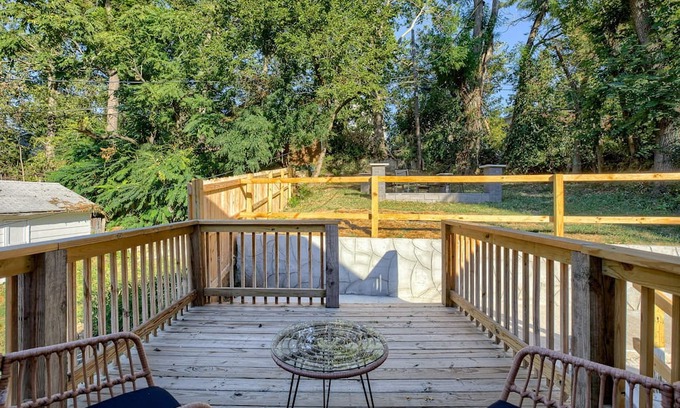 Riverview House | Family-Friendly Stay in Kansas 3Bedroom w/Backyard Arcade & Fire Pit