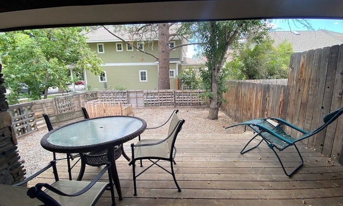 Hailey House | Newly renovated downtown 2 bedroom duplex- walk to everything in Hailey