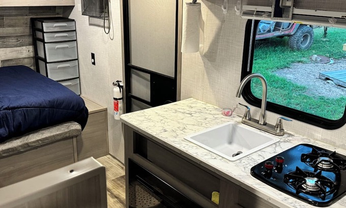 Disney House | GRAND LAKE! Cozy Camper with AC and WiFi located at Hogan’s off-road park!
