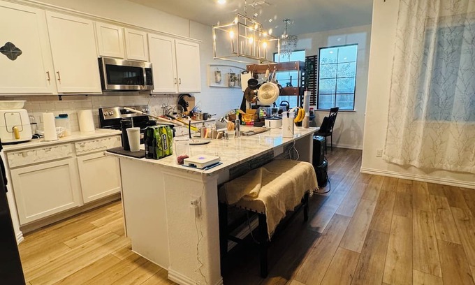 Clear Lake House | Comfy room near lake with shared amenities