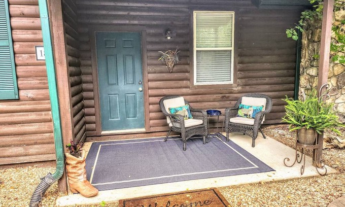 Camdenton Cottage | Charming 1-bedroom Cottage overlooking the #16 Fairway and stocked fishing pond!