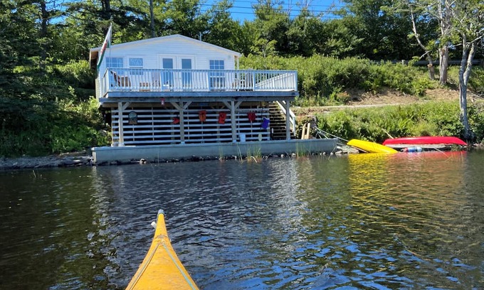 Darlings Lake Cottage | Make some amazing memories at this unique, friendly lakefront Wits End Cottage