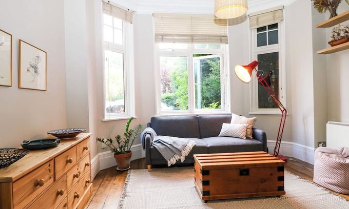 Guildford Cottage | GUILDFORD KIP, romantic, character holiday cottage in Guildford