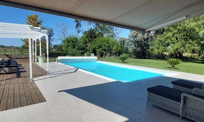 Saint-Romain-de-Benet Bed & Breakfast | In a beautiful property, very pretty, comfortable guest room in a quiet location.