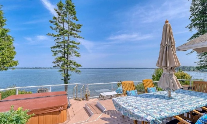 Blaine Condo | Ocean View Birch Cottage
