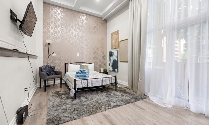 Scarborough Apartment | BIG PRIVATE ROOM with TERRACE in Scarborough