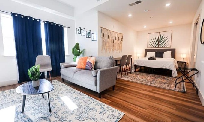 Brewerytown Apartment | Imagine a stylish escape in Glenwood, the epitome of urban luxury