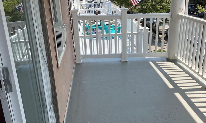 North End Apartment | 1BR apartment near the beach