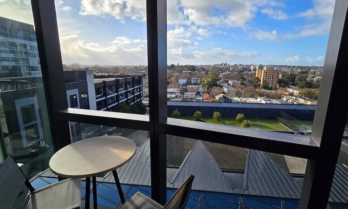 South Yarra Apartment | Gorgeous 1 bed Exec South Yarra with workspace