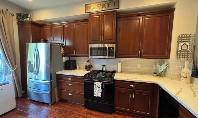 Issaquah Highlands House | Cozy 3-bedroom townhome in charming Issaquah Highlands area with WiFi.