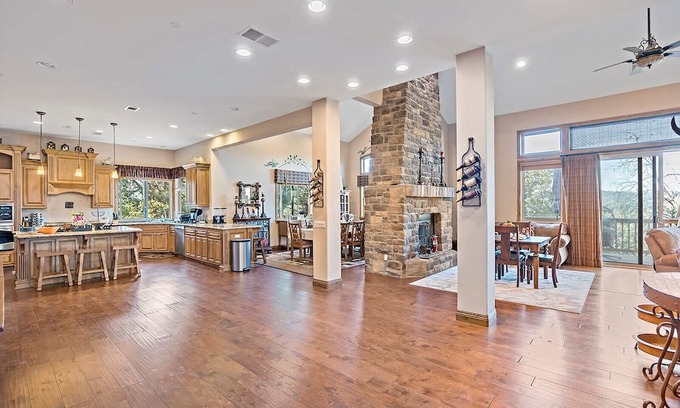 Lake Arrowhead Ski Chalet | Enchanted Lakeside Castle 4BR/6BA/2LR 5009SQ FT Hot Tub And Scenic Lake Views