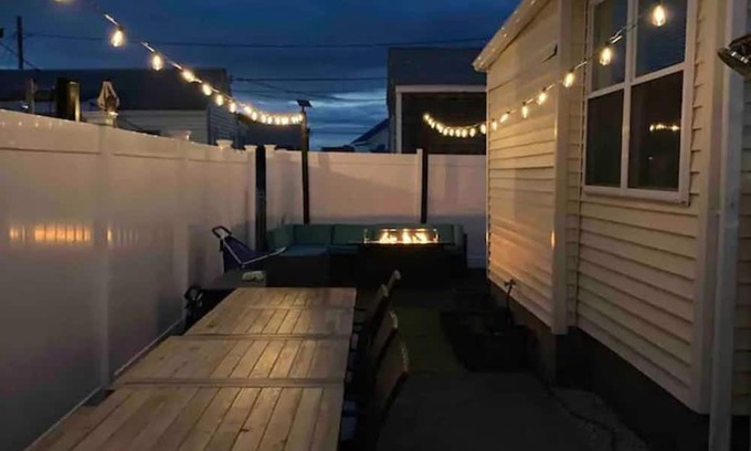 Hampton Cottage | Updated beach cottage with plenty of amenities and 4 parking spots!