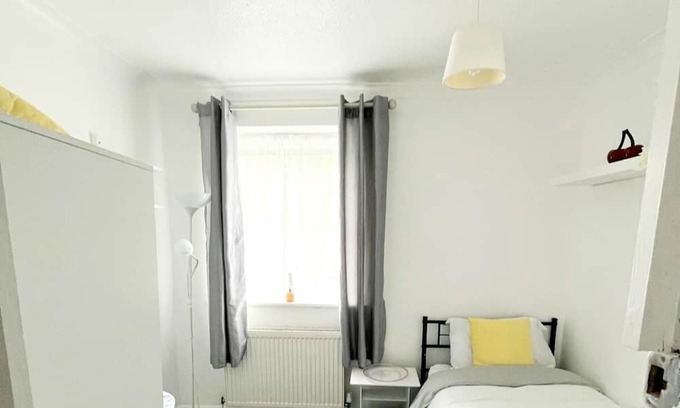 Broad Green House | Cosy Single Room 10 mins from vibrant East Croydon!