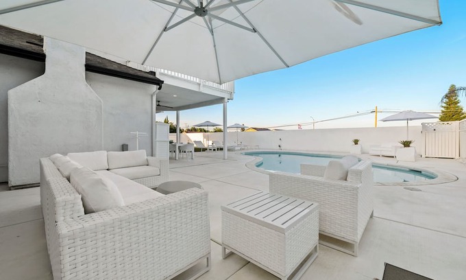 Visalia Villa | Executive Housing - Charming 4-bedroom villa with fitness room, WiFi