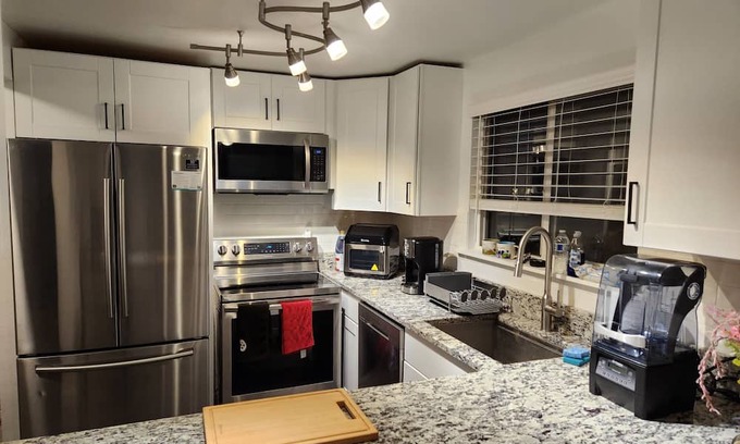 University Place House | Quiet 1 bedroom 1 bathroom in University Place