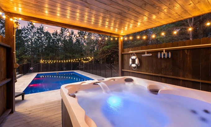 Broken Bow Cabin | New Cabin- Luxury Heated Pool, Hot Tub, Fire Pit 5 Bedroom Cabin by RedAwning