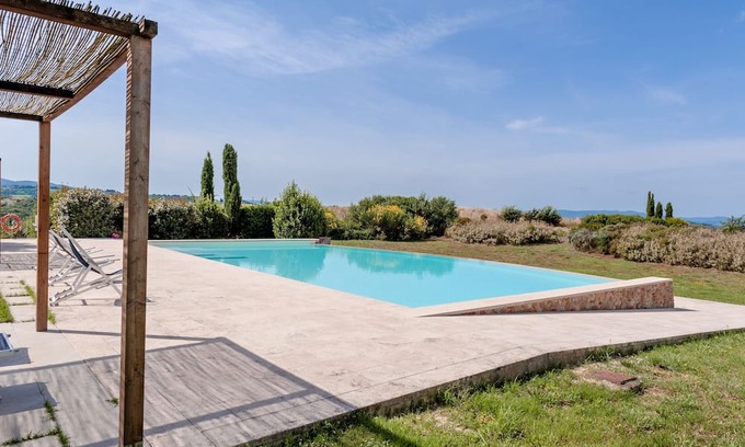 Toiano Apartment | Apartment 'La Caciaia II' with Shared Pool, Private Garden and Wi-Fi