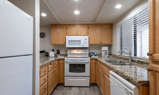 Baristo Resort | Luxury two bedroom and two bathroom unit with full amenities