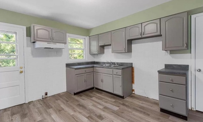 Calverton Park House | 3-bedroom house in enchanting Saint Louis with WiFi, fitness room, AC