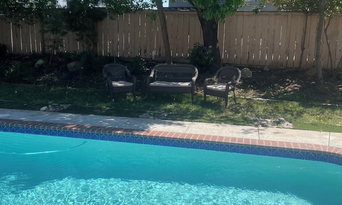 Palmdale House | Charming 3-bedroom house in terrific Palmdale with WiFi, AC