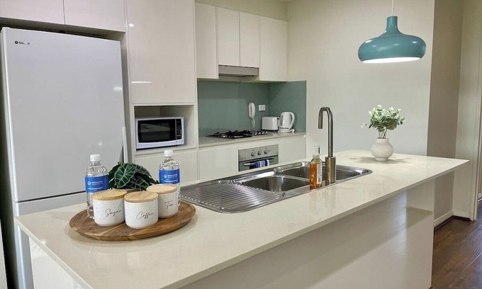 Wolli Creek Apartment | Stylish 2B Retreat Near Airport