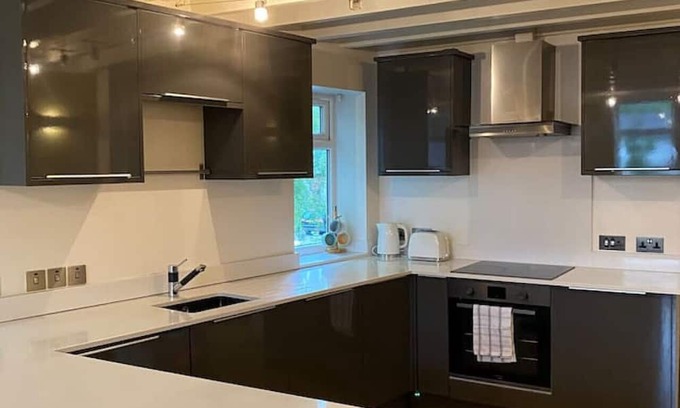 Offerton Apartment | Contemporary Duplex: Private Patio, Secure Parking