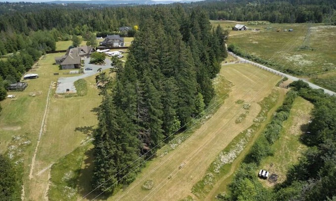 Regional District of Nanaimo RV Rental | Windrush Country Estate nRV Site 1 nNo services - self contained