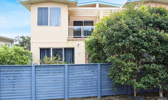 Hawks Nest House | Opposite Bennetts Beach