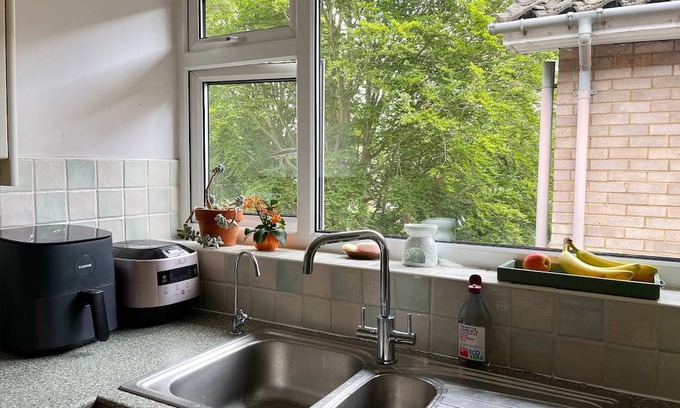 Copers Cope Apartment | Beautiful 2BR Flat in Beckenham with Garden Views