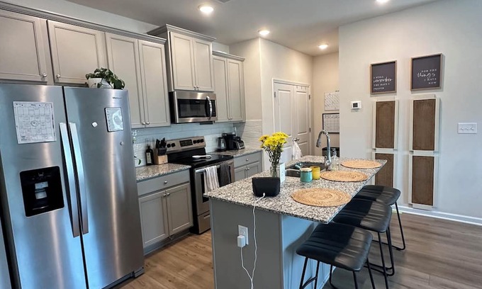 Villa Rica House | Beautiful home 20 minutes from amusement park, parks, shopping, and hospitals