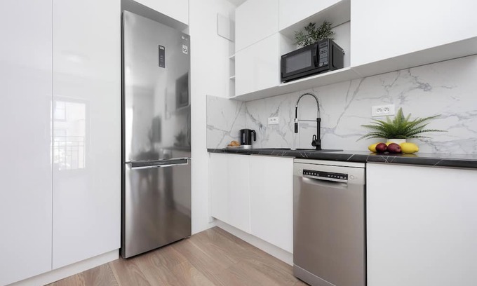 Praga Apartment | Spacious Apartment for 4 by Renters