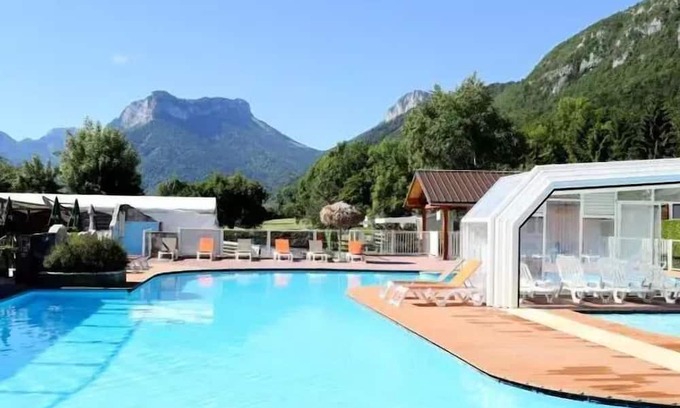 Chaparon RV Rental | Camping Les Fontaines* - Lodge Kenya 3 rooms 5 people