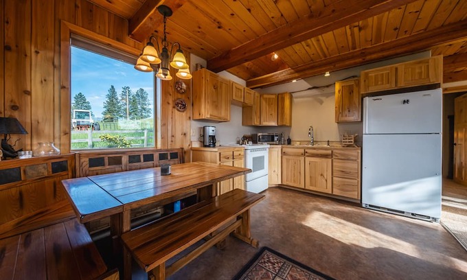 Eureka Cabin | The Cabin on the Ranch – A Family our Couple’s Adventure on Working Ranch!