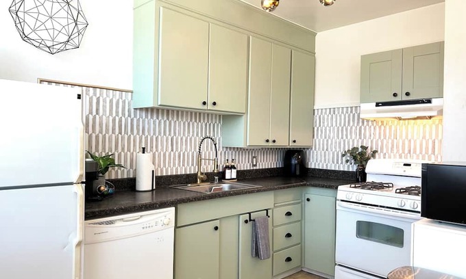 Phinney Ridge Apartment | Cozy Studio on Greenwood Ave