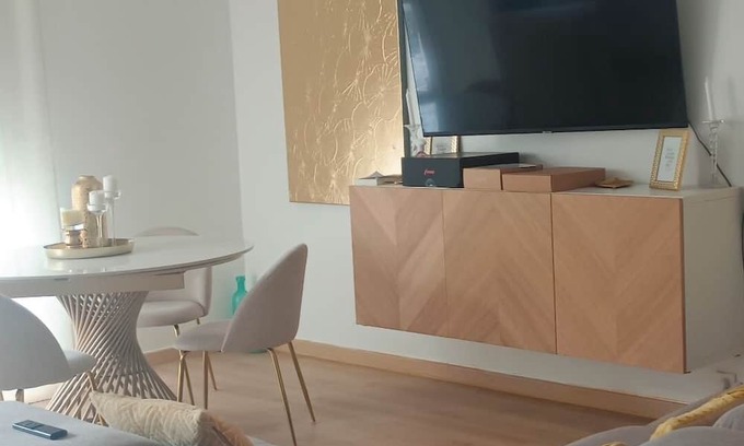 Villeneuve-la-Garenne Apartment | Detailed description of the accommodation: from the tramway 5 minutes from st Denis station