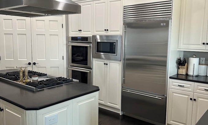Mica House | Lovely Family Fun Home in Spokane with POOL, HOT TUB, Full Sport Court, Sauna