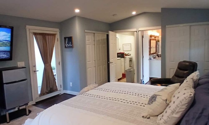 Gresham Apartment | Cozy studio in peaceful Gresham with WiFi, AC