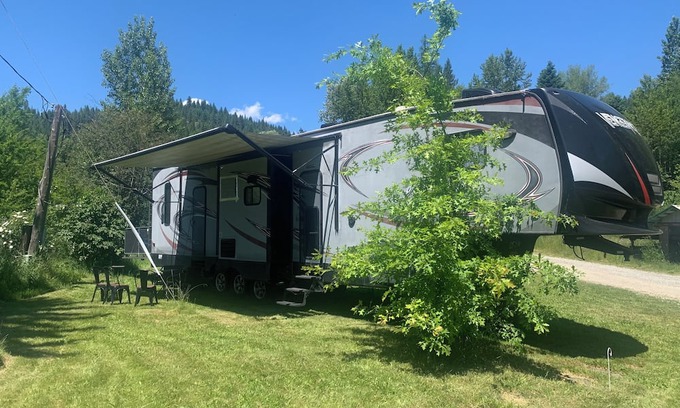 Calder House | Terrific RV with WiFi near St Joe River