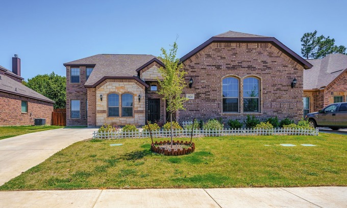 Southwest Arlington House | Master Bedroom for rent