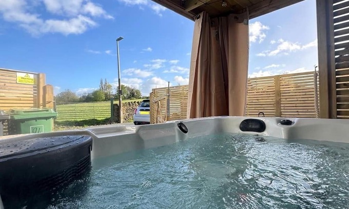 Mirfield Cottage | Spa Garden Cottage - Hopton Hall
