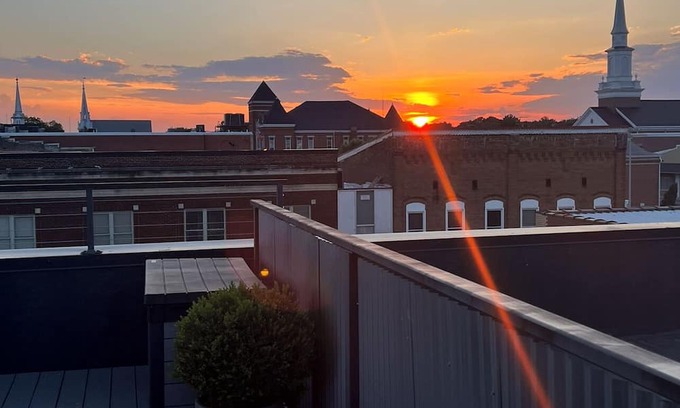 McMinnville Condo | The Rooftop on Main Overlooking Main Street