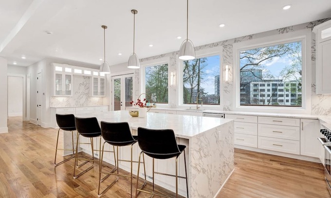 Lindbergh House | Exquisite Elegance: Stunning 6BD/6BTH Luxury Residence in the Heart of Buckhead