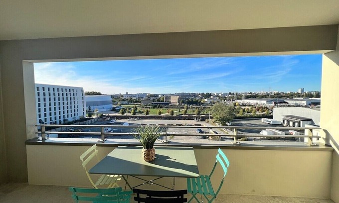 Saint-Serge Apartment | Casa des Ducs -Terrasse - Parkings privés - Cosy