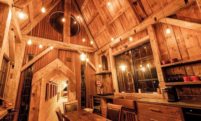 Hancock Apartment | The Massive and Magical Treehouse @ Vermont ReTREEt